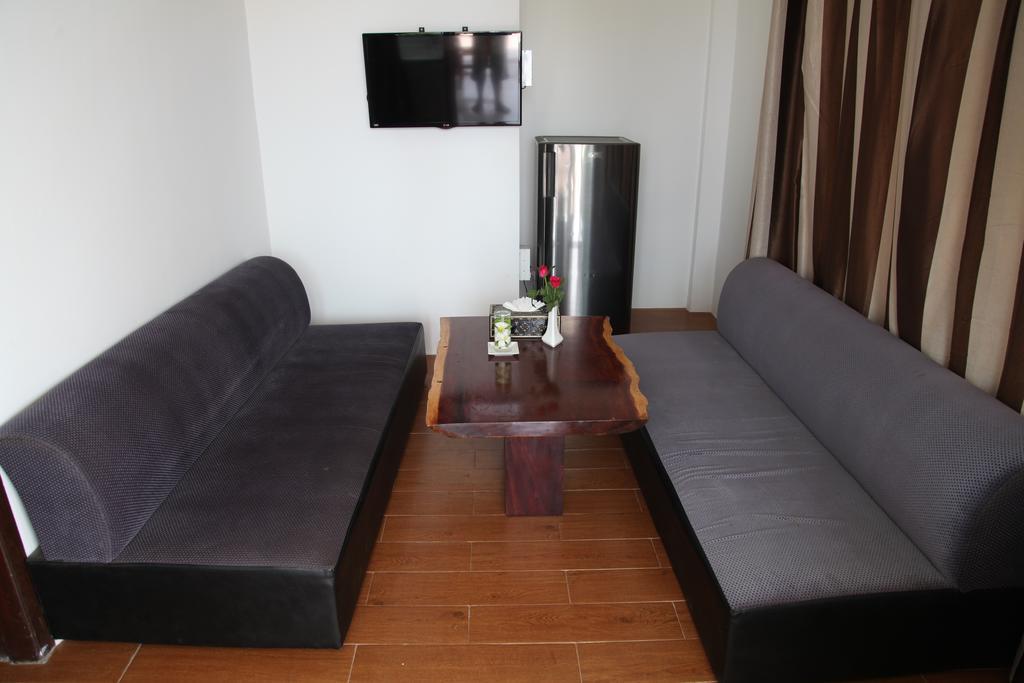 Hotel Lux Нгвесаунг Екстериор снимка