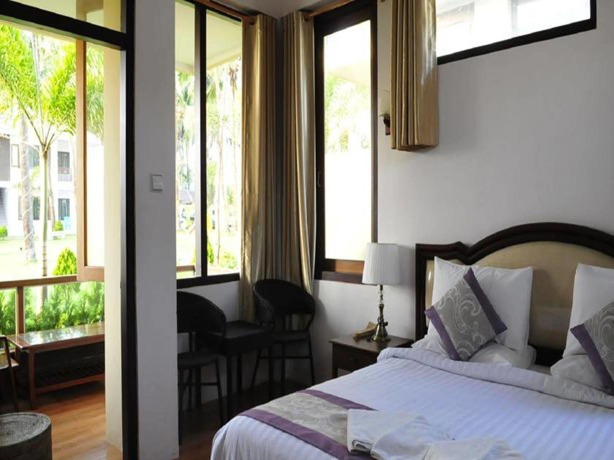 Hotel Lux Нгвесаунг Екстериор снимка